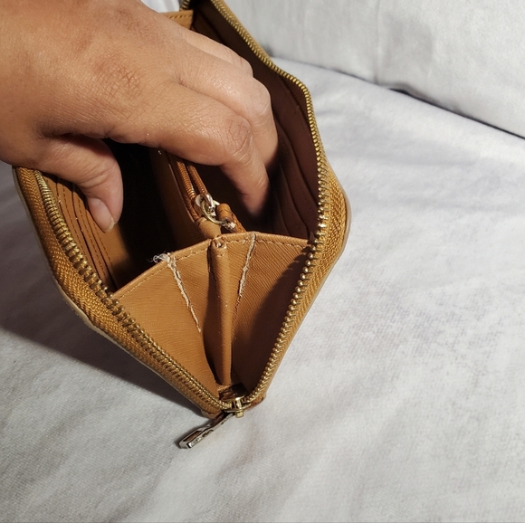 Fossil Wallet Stripped Zipper Closure - Picture 9 of 11
